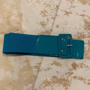 Vintage-Inspired Teal Stretch Belt